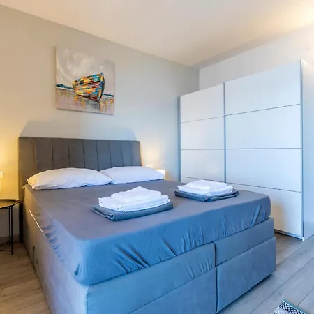 3 Bedroom Amazing In * Jesenice (Split-Dalmatia)