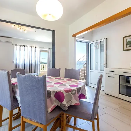 3 Bedroom Amazing In * Jesenice (Split-Dalmatia)