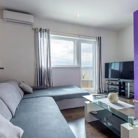 Apartment 3 Bedroom Amazing Apartment In Jesenice *