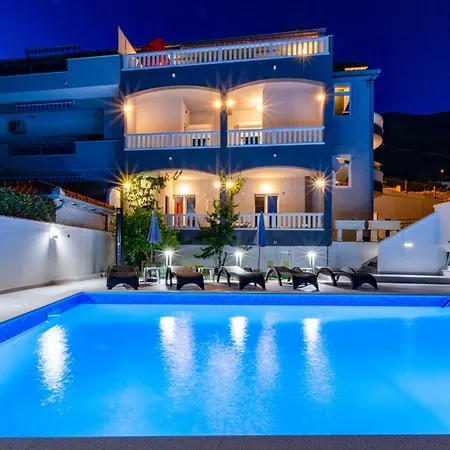 3 Bedroom Amazing Apartment In Jesenice Jesenice (Split-Dalmatia)