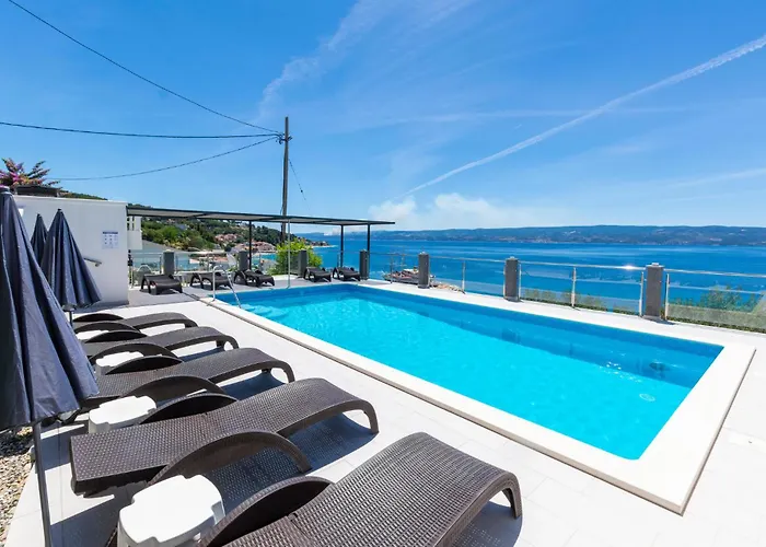 With Sea View I Lejlighed