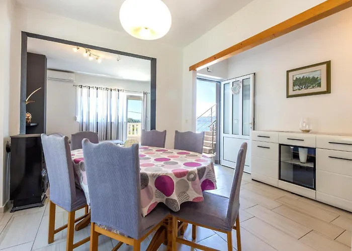 With Sea View I * Jesenice (Split-Dalmatia)